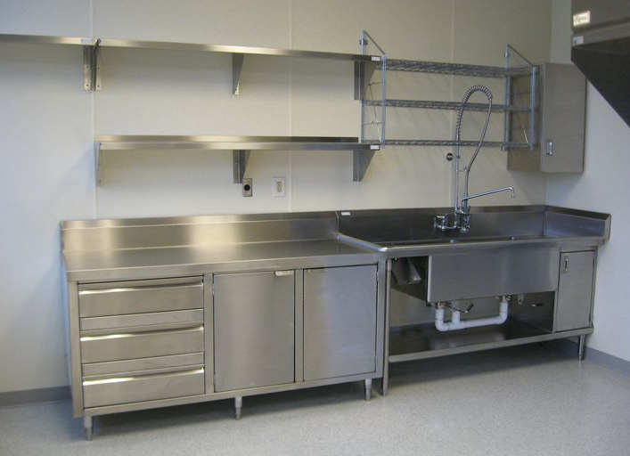 Clean commercial kitchen protected by a pest control program